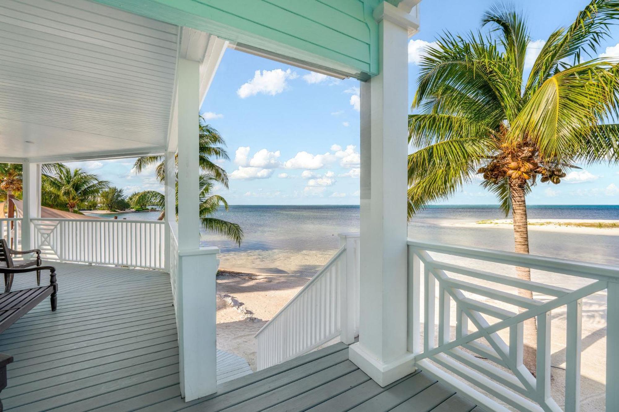 'The Cottage' At Rum Point - Private Getaway Driftwood Village Exterior photo